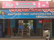 Nikmati Mandi Bersama Ikan Dewa di Pemandian Cibulan