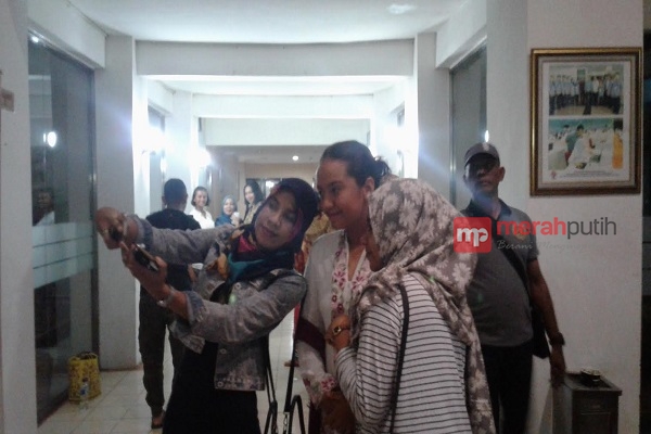 Mengintip Kesibukan Gloria Hamel di Camp Latihan Paskibraka