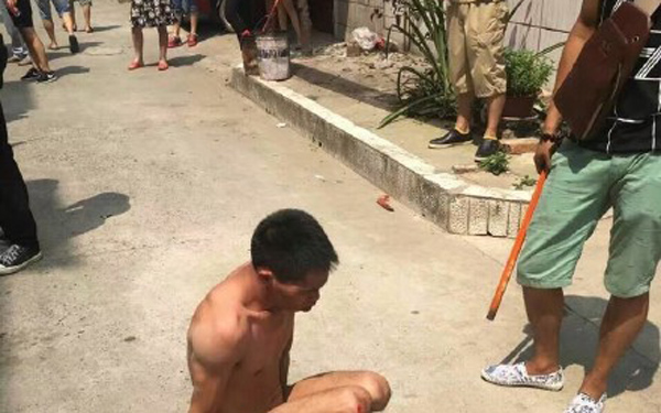 Massa Keroyok Pria Pemerkosa Anjing Betina 