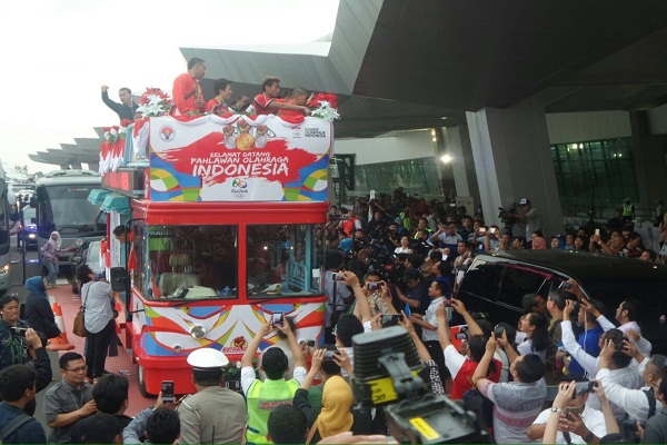 Suasana Kemeriahan Parade Pahlawan Olahraga