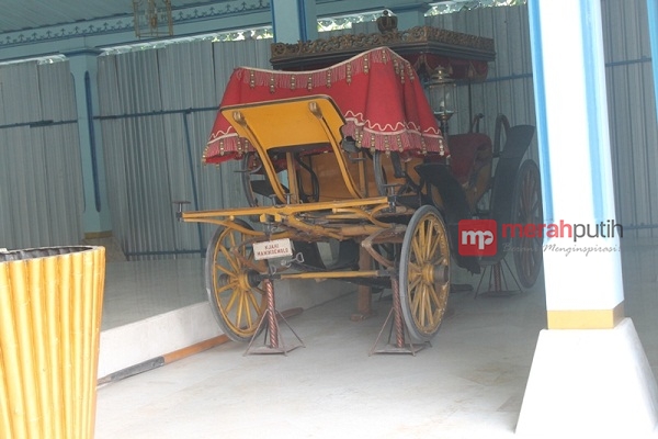 Pintu Masuk Utama Keraton Solo Dihiasi Kereta Kencana