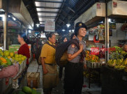 Polwan Cantik di Kota Solo Jadi Buruh Gendong Pasar