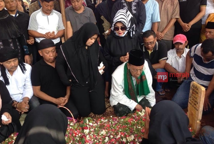 Pemakaman Istri Tukul Arwana