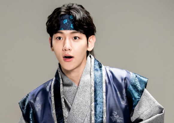 Bertato, Baekhyun EXO Tampil Lebih Maskulin
