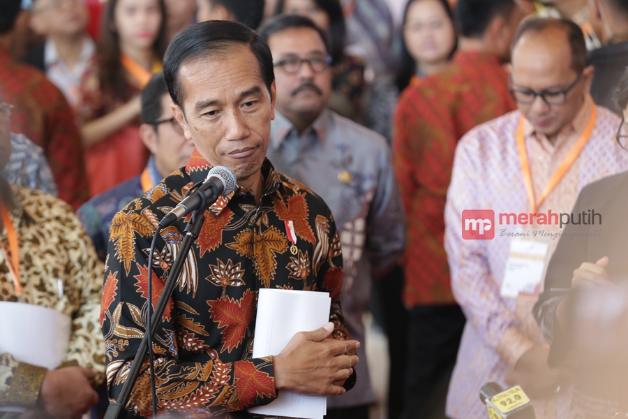 Presiden Jokowi dalam Indonesia Fintech Festival and Conference 2016
