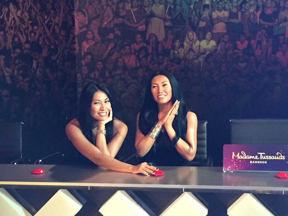 Anggun C Sasmi Bersama 'Kembarannya' di Museum Madame Tussauds