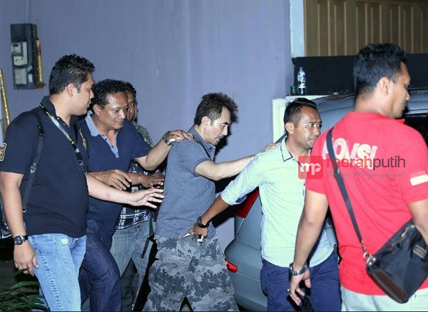 Usai Rumah Digeledah, Aa Gatot Dilarikan ke Rumah Sakit