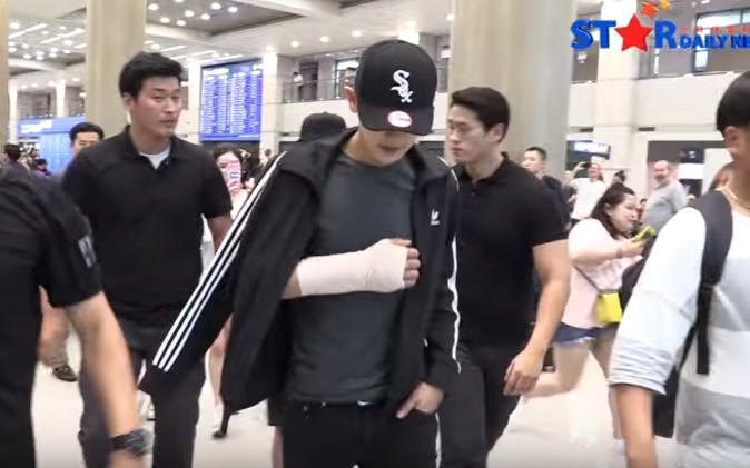 Usai Liburan di Hawaii, Chanyeol EXO Alami Cedera Serius