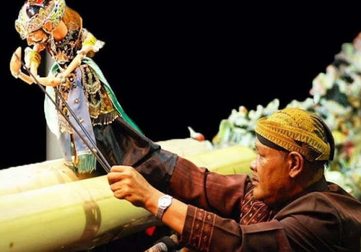 Asep Sunandar Sunarya Sosok Maestro Wayang Golek Indonesia