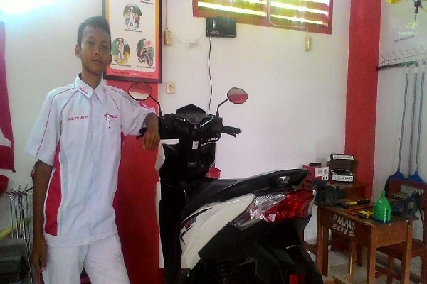 Inspiratif, Siswa SMK yang Jadi Owner Bengkel Motor