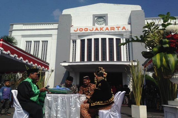 7 Pasangan Nikah Gratis di Stasiun Tugu Yogyakarta