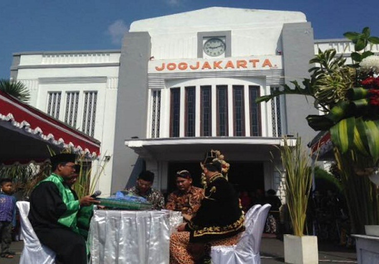  7 Pasangan Nikah Gratis di Stasiun Tugu Yogyakarta