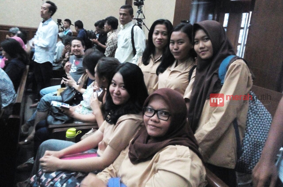 Siswa SMA Yapermas Hadir di Persidangan Jessica Kumala Wongso