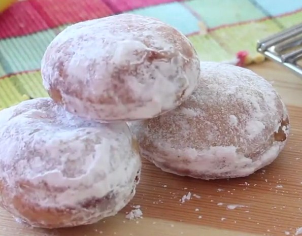 Yuk Bikin Donat Jeli Stroberi Limun untuk Si Kecil