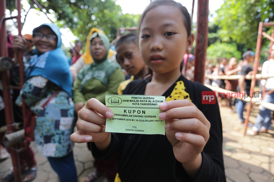 Pembagian Daging Kurban Berakhir Ricuh 