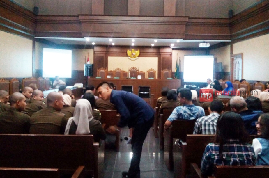Gara-gara Selfie, Jurnalis Peliput Sidang Jessica dan Warga Bersitegang