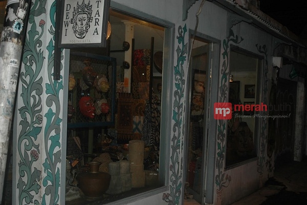 Galeri Dewi Tara, Tak Sekadar Menjual Barang Antik