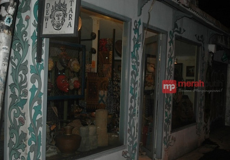 Galeri Dewi Tara, Tak Sekadar Menjual Barang Antik