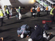 Tiba di Tanah Air, Jemaah Haji Ini Langsung Sujud Syukur