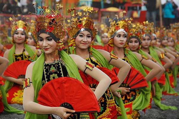 Aksi 1.300 Penari Gandrung di 'Festival Gandrung Sewu 2016'
