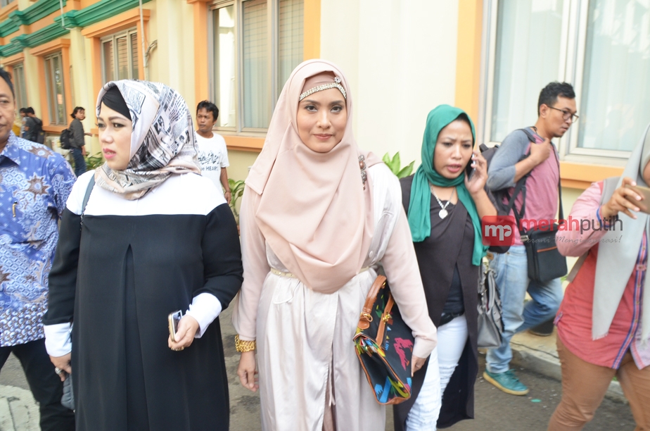 Elma Theana Bungkam soal Pertanyaan KPAI
