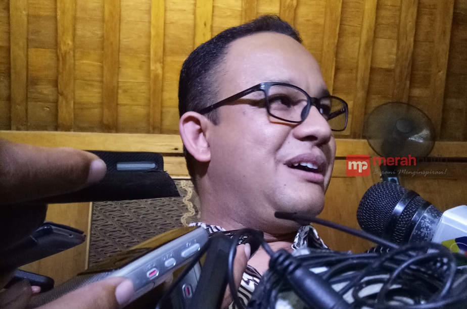 Janji Anies Baswedan untuk Guru Bantu di Jakarta