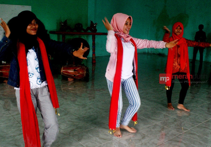 Tari Cukin Kreasi Empat Budaya di Tangerang