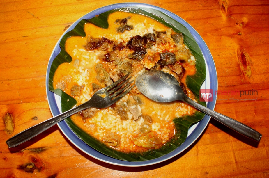 Berburu Kuliner Nusantara Nasi Gandul Khas Pati di Citra Raya Tangerang
