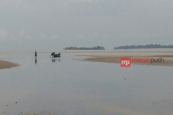 Kegiatan KIP Rusak Lingkungan, Nelayan Teluk Kelabat Lakukan Protes