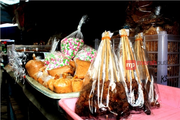 Sensasi Kuliner Serba B2 dan Barang Unik di Pecinan Pasar Lama