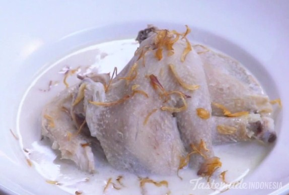 Cicipi Lezatnya Ayam Pirang Khas Jayapura