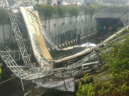 Djarot Saiful Hidayat Sambangi Lokasi Jembatan Ambruk 