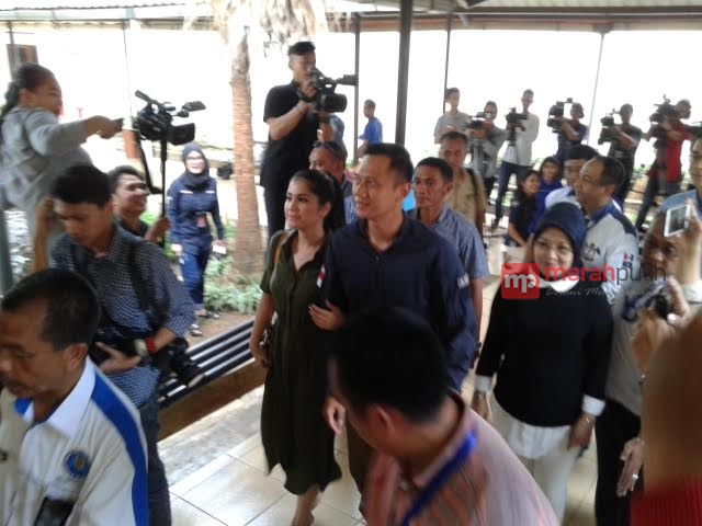 Agus Harimurti Pamer Kemesraan di Gedung BNN