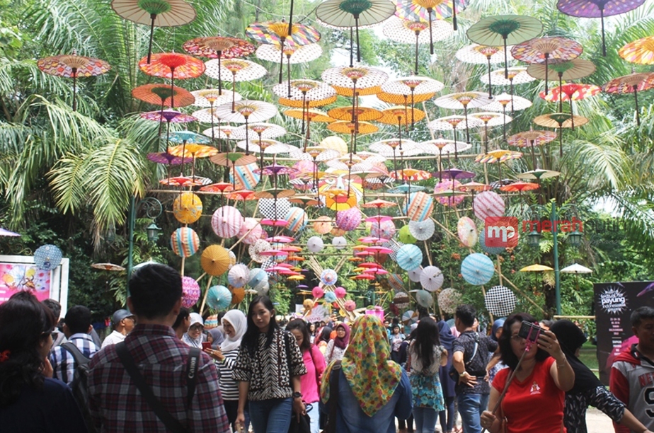 Luar Biasa, Festival Payung Indonesia Capai 30 Ribu Pengunjung