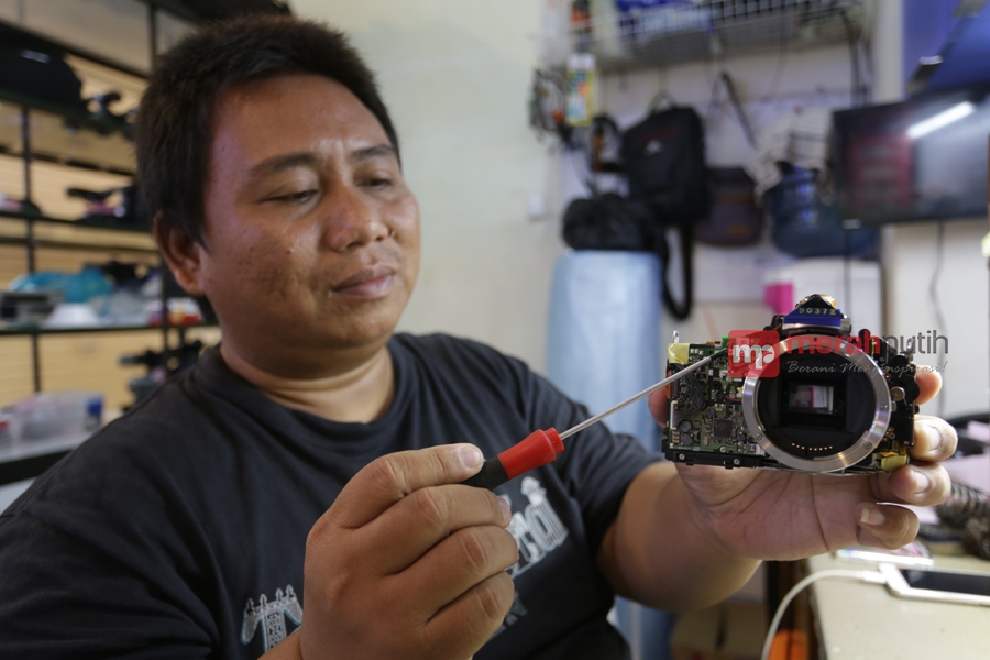 Tukang Servis Kamera Jalanan