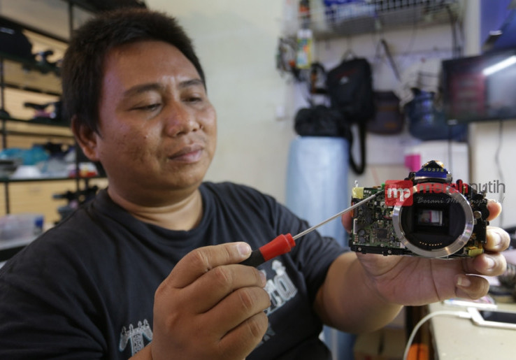 Tukang Servis Kamera Jalanan