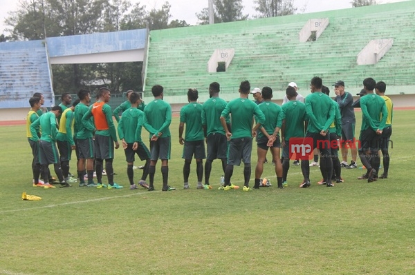 Alfred Riedl Akan Coret Dua Pemain Timnas