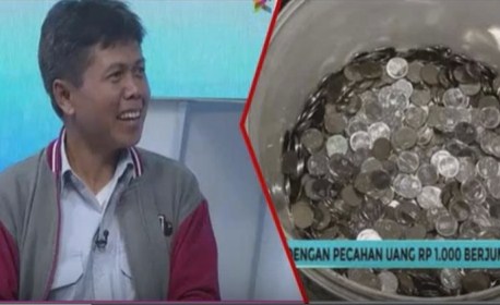 Terinspirasi dari Ayahnya, Pria Ini Beli Motor Pakai Koin Seember