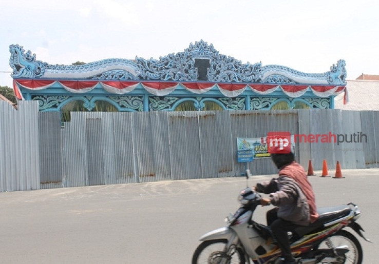 Malam 1 Suro, Kori Kamandungan Dibuka