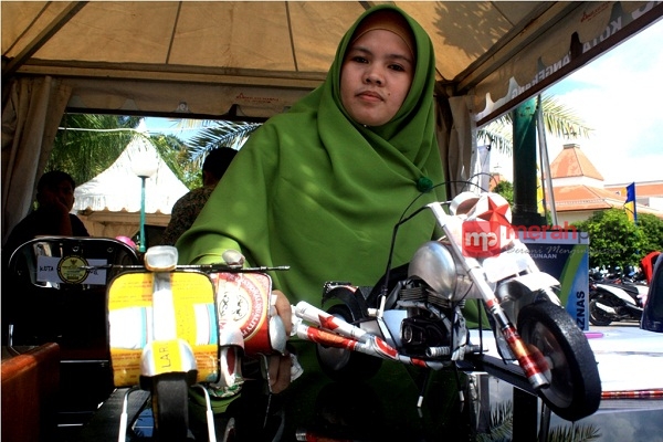 Binaan Baznas Sulap Kaleng Bekas Jadi Miniatur Vespa
