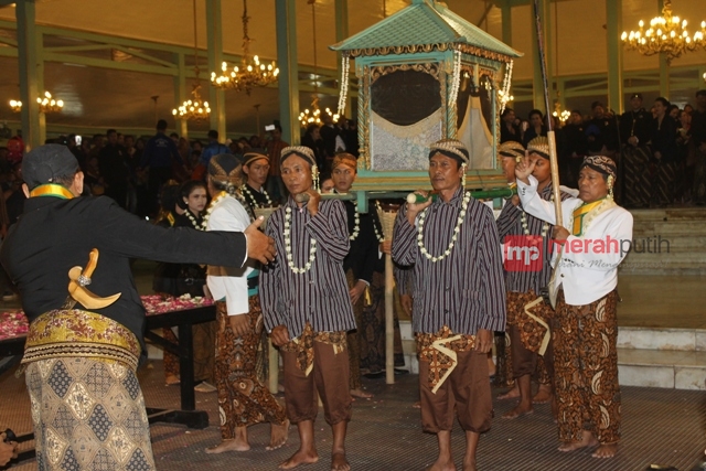 Sejumlah Tokoh Penting Hadiri Kirab Malam 1 Suro di Pura Mangkunegaran