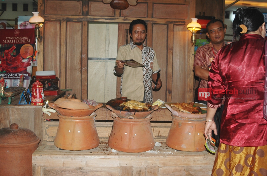 Kisah Sukses Mbah Dinem Pemilik Ayam Panggang Bantul