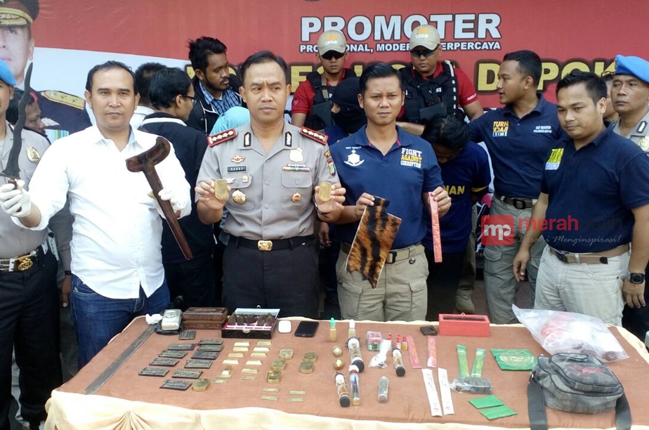 Ungkap Kasus Pembunuhan, Polresta Depok Temukan Azimat dan Belasan Batang Emas