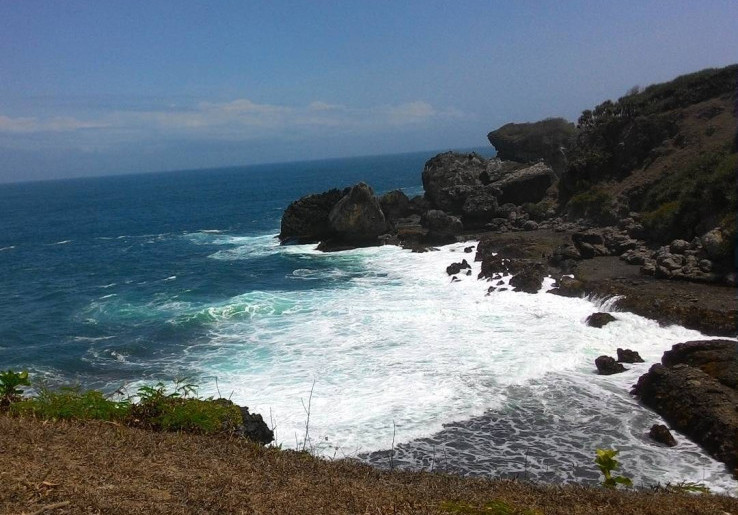Keindahan Alami Pantai Ngusalan Gunungkidul yang Belum Terjamah