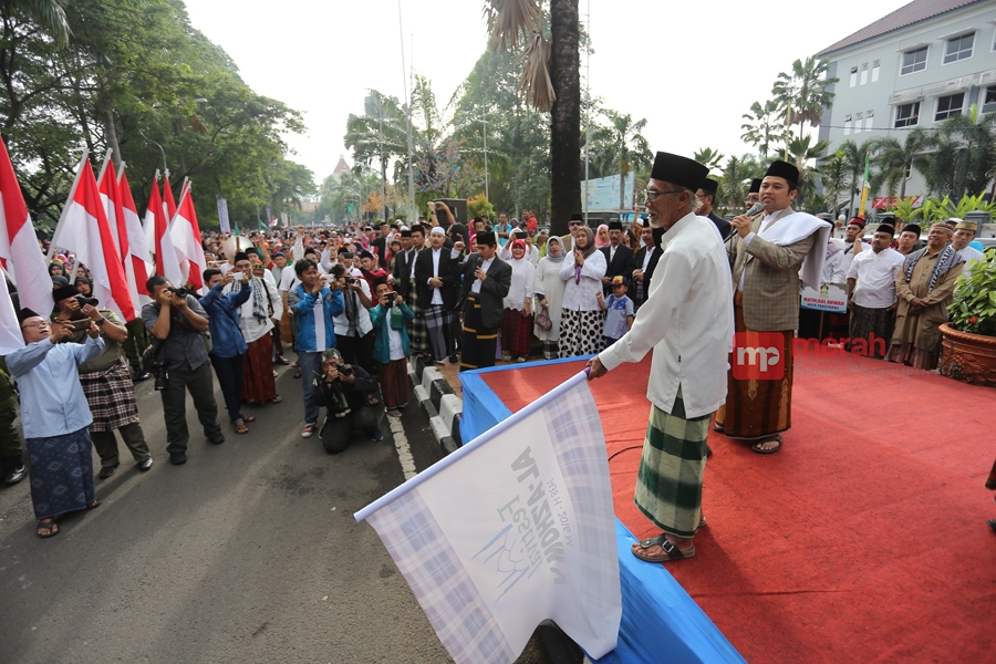 Kemeriahan Gerak Jalan Sarungan Kota Tangerang