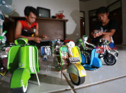 Miniatur Vespa dari Sampah Kaleng Minuman