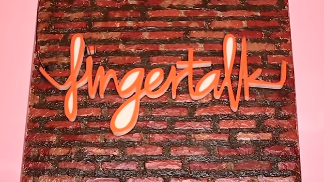 Gunakan Bahasa Isyarat, Cafe Fingertalk Jadi Tempat kuliner Hits di Tangerang