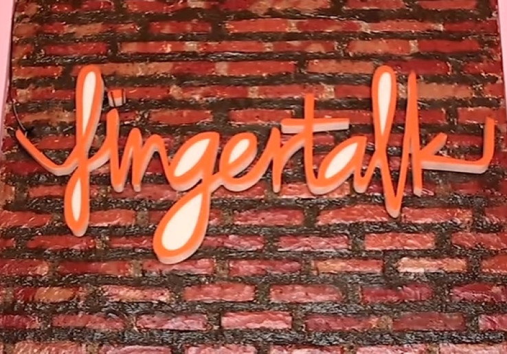 Gunakan Bahasa Isyarat, Cafe Fingertalk Jadi Tempat kuliner Hits di Tangerang