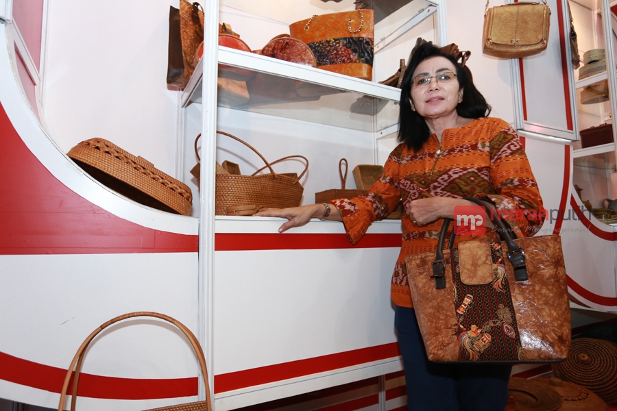 Jatuh Bangun Menyulap Kertas Semen Jadi Tas Cantik