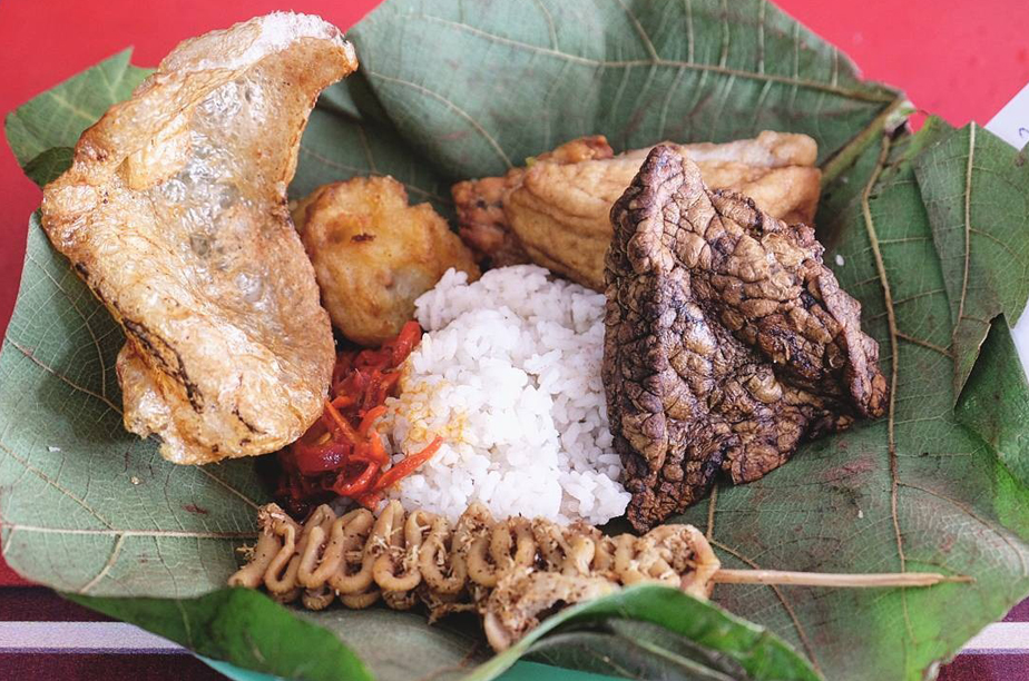 Cirebon, Nasi Jambang, dan Empal Gentong 